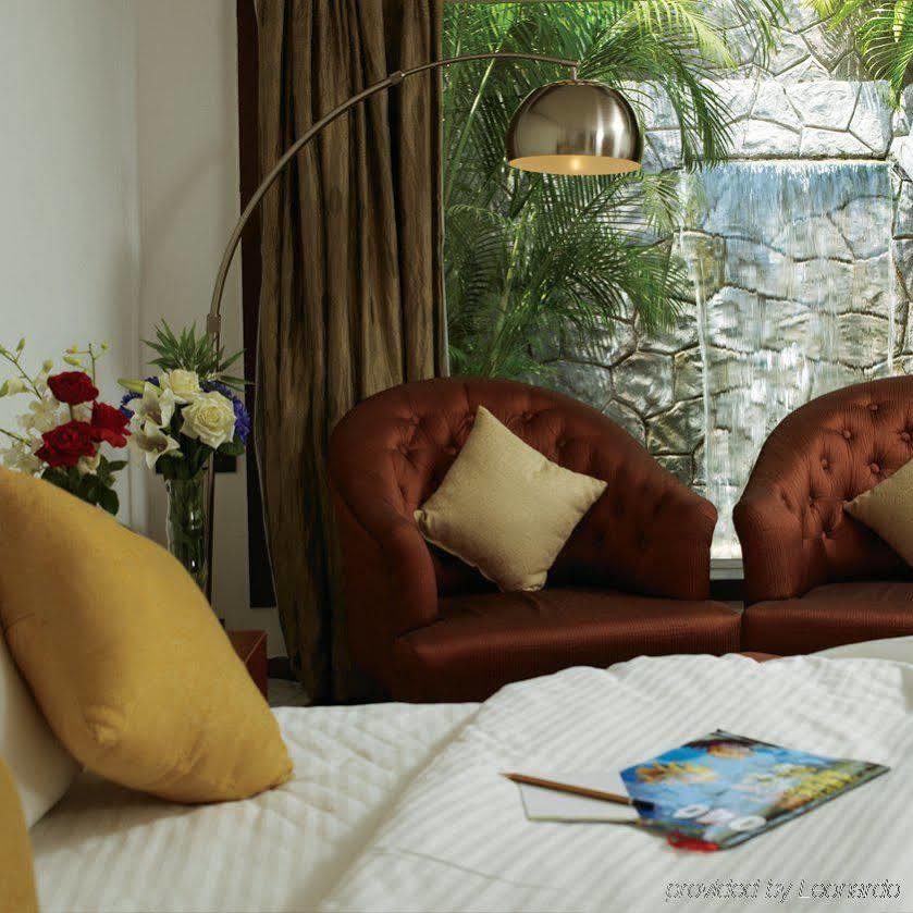 Готель Leonia Holistic Destination Shamirpet Екстер'єр фото